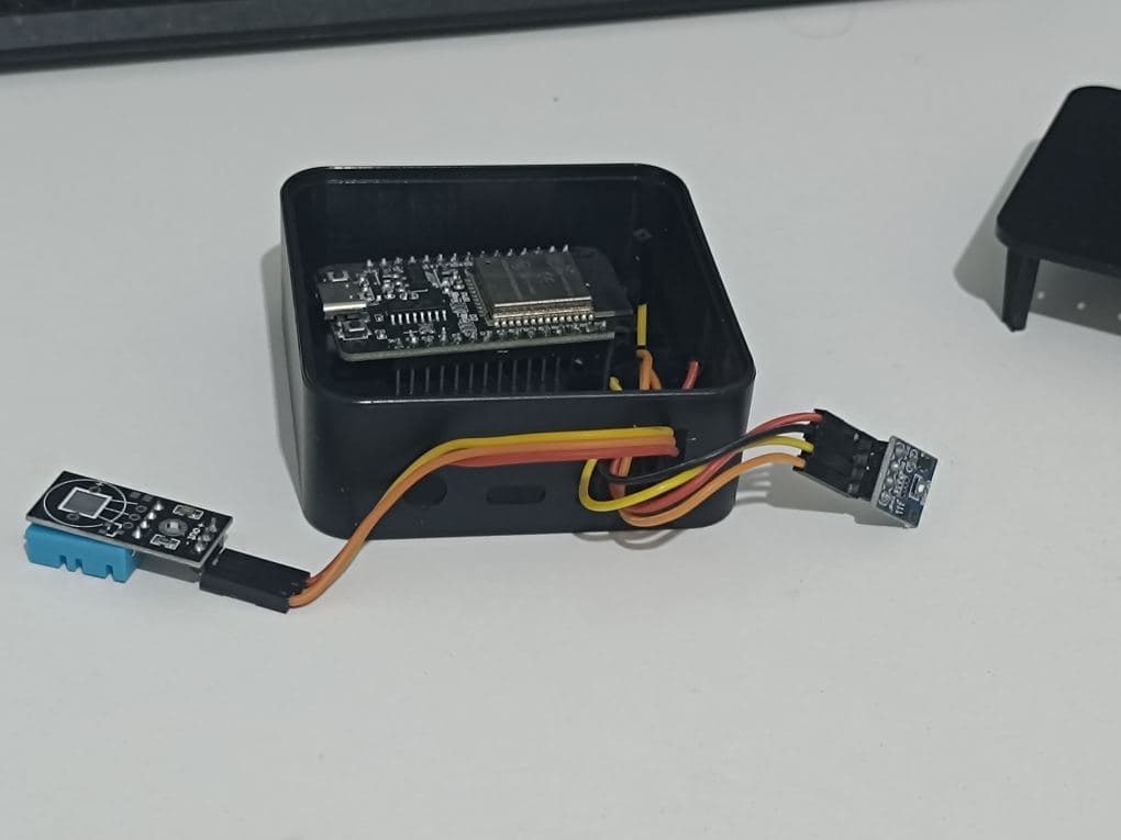 Homelab: ESPHome Simultaneous DHT11 and SGP30 Setup